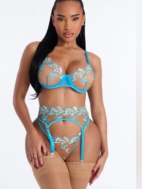 Turquoise Lace Underwire Lingerie Set with Garter
